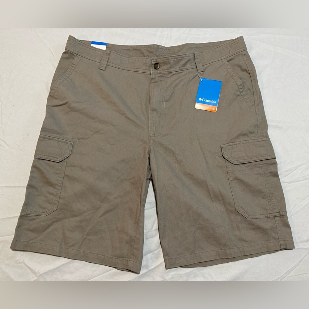 NWT $60 Columbia OmniShade Outer Terrain Khaki Cargo shorts 42